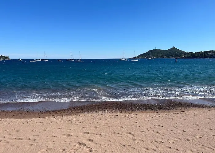 Beach, Sun, Air Conditioning And Parking In Agay! *