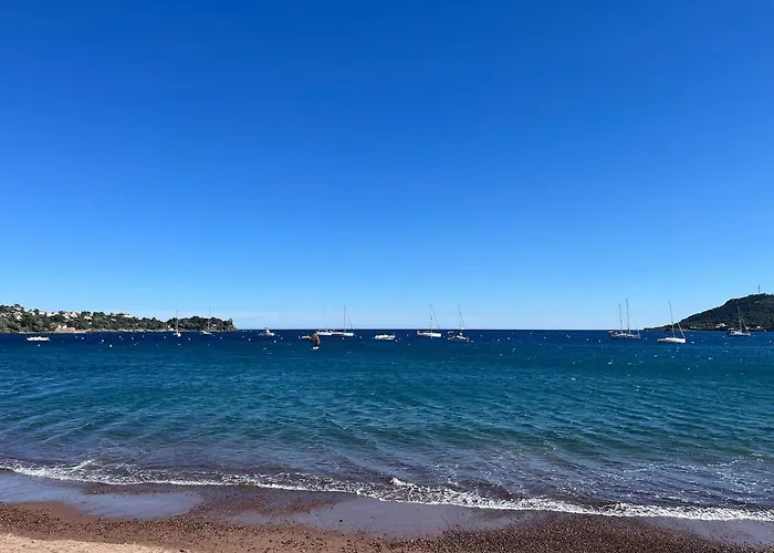 Beach, Sun, Air Conditioning And Parking In Agay! Apartmán *