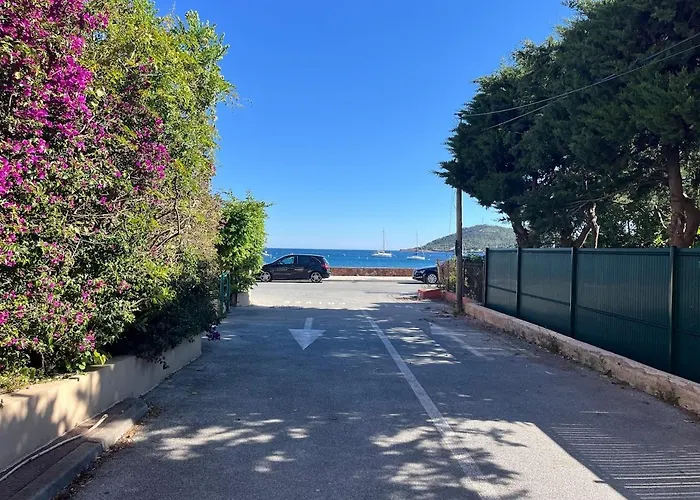 Beach, Sun, Air Conditioning And Parking In Agay! Apartmán *