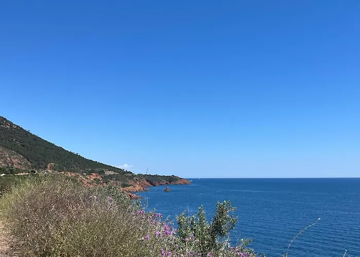 Beach, Sun, Air Conditioning And Parking In Agay!